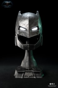 Armored Batman Helmet Batman v Superman Dawn of Justice 1/1 Replica by Pure Arts